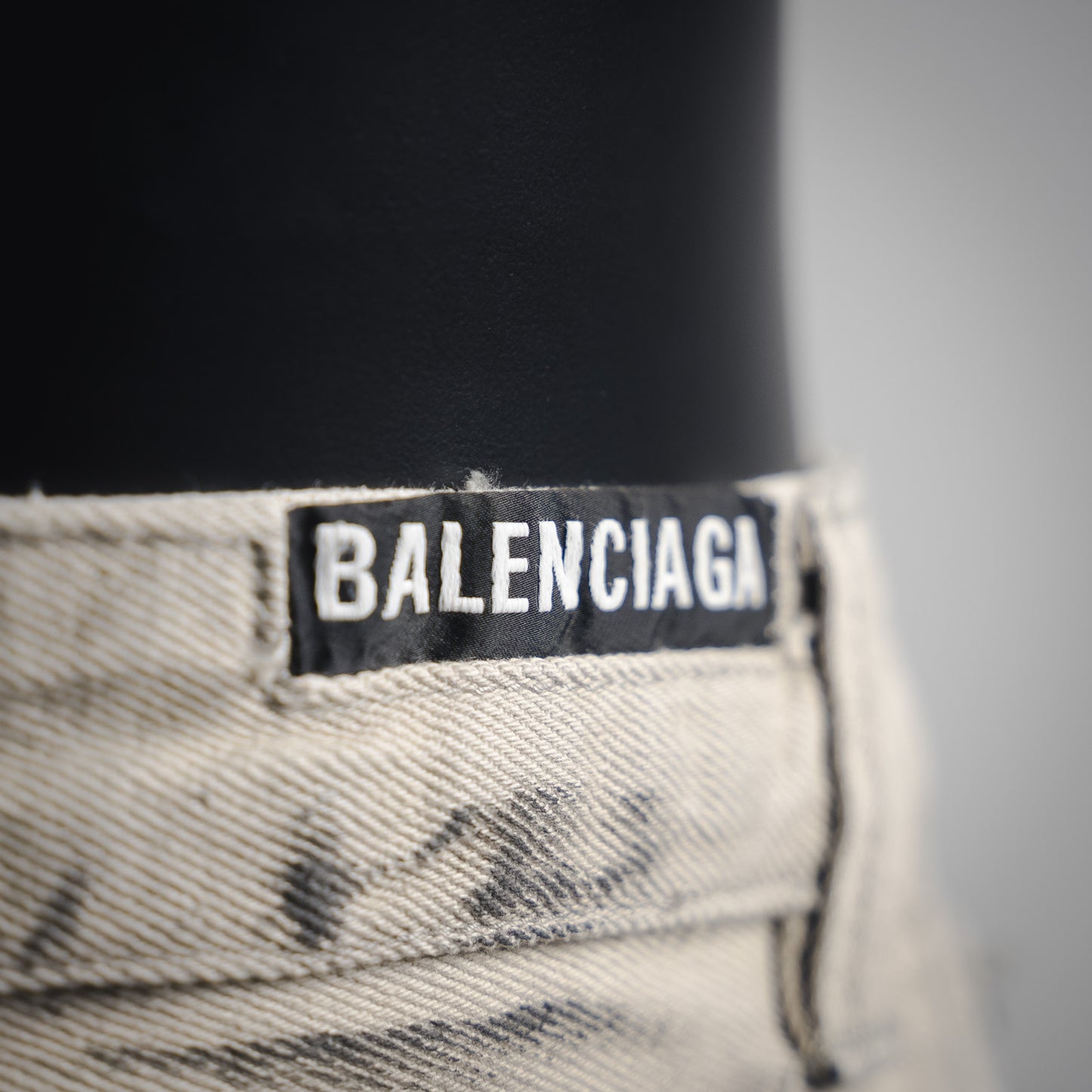 B 24FW catwalk style graffiti jeans