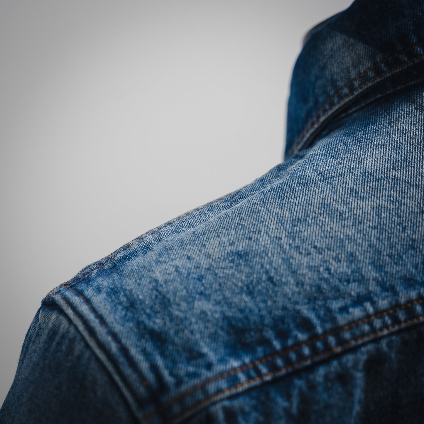 L 24FW sonnenverblasste Jeansjacke 