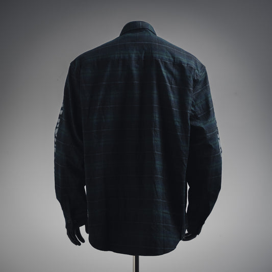 B  Plaid long-sleeved shirt