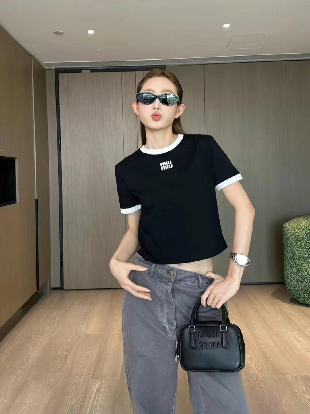 M Embroidered logo T-shirt