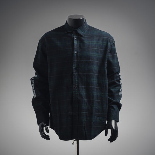 B  Plaid long-sleeved shirt
