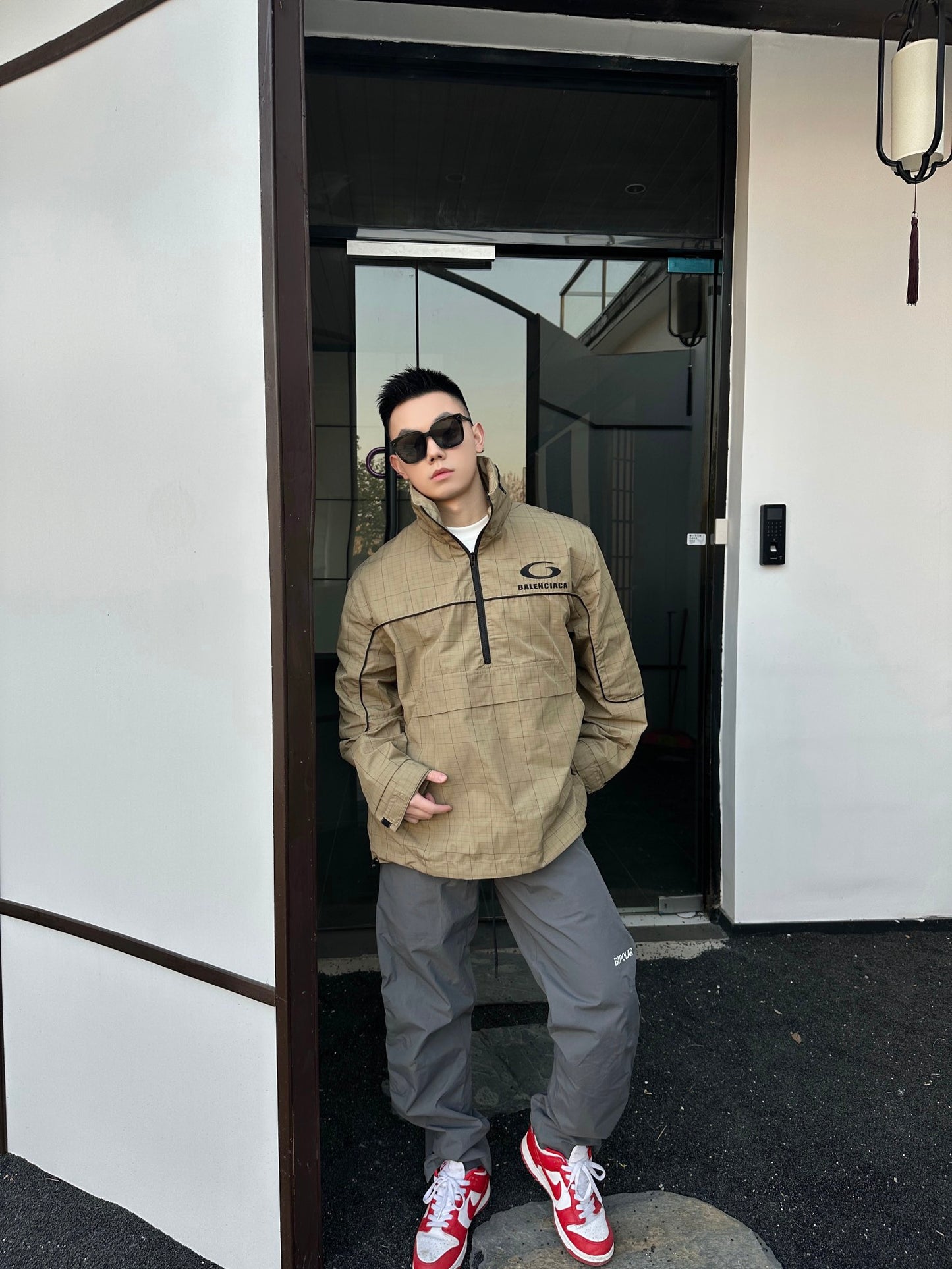 
B Bestickter Stehkragen-Halb-Reißverschluss-Plaid-Jacke