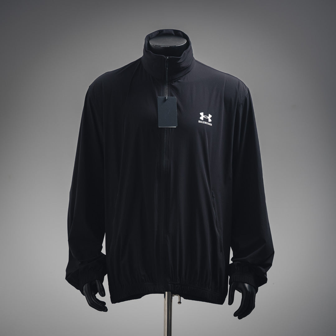 B  Joint model stretch nylon hooded jacket