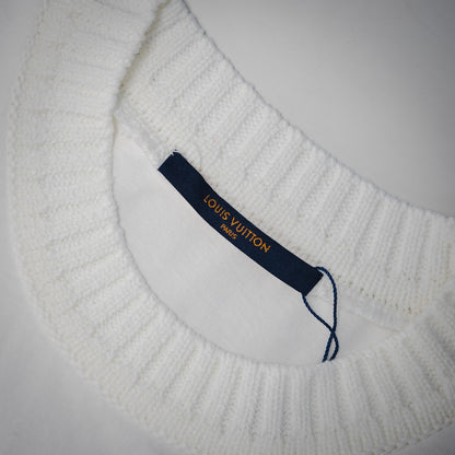 1V Letter embroidered T-shirt
