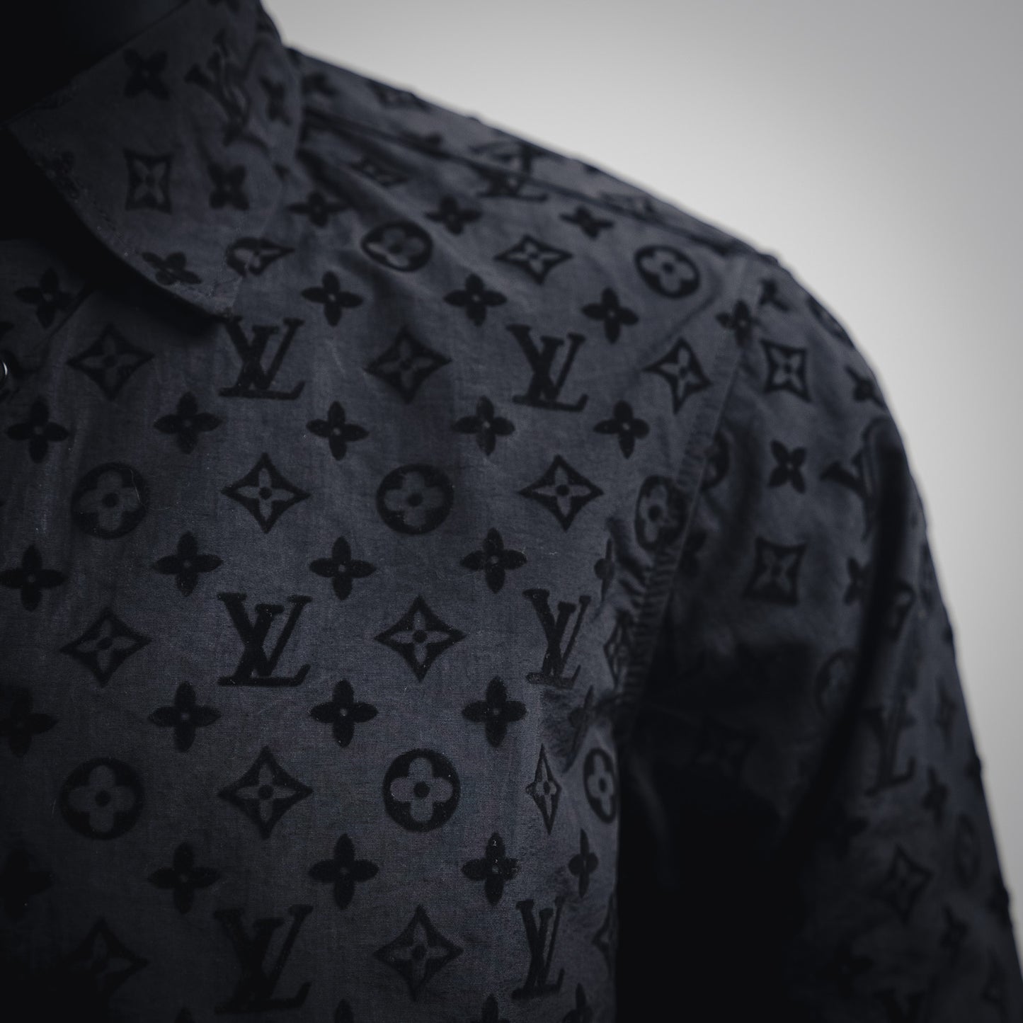 1V Flocked LOGO long-sleeved shirt