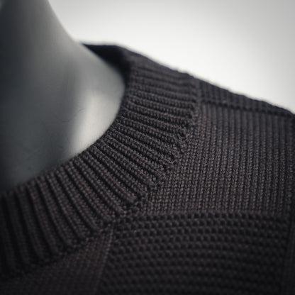 1V Pin Checkerboard Knitted Sweater