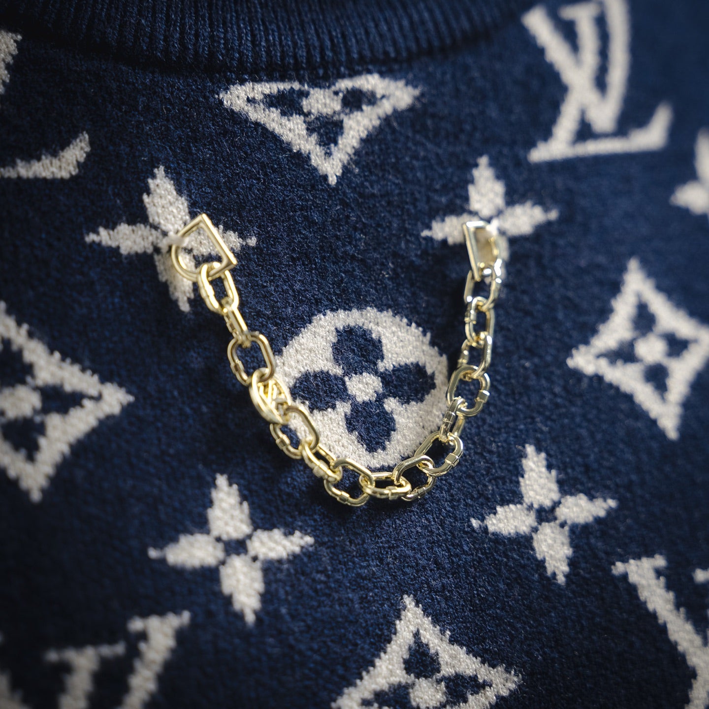 1V 24ss Chain Print Crew Neck Sweater