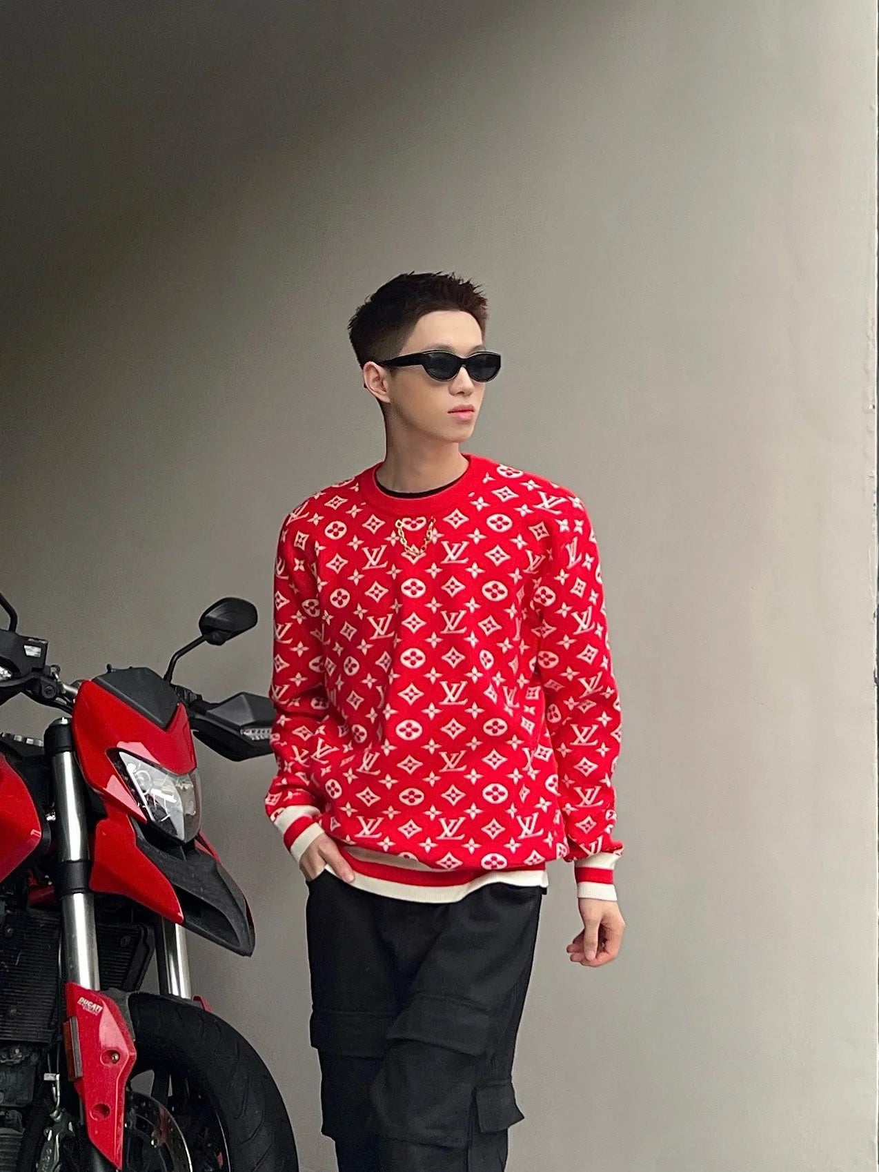 1V 24ss Chain Print Crew Neck Sweater