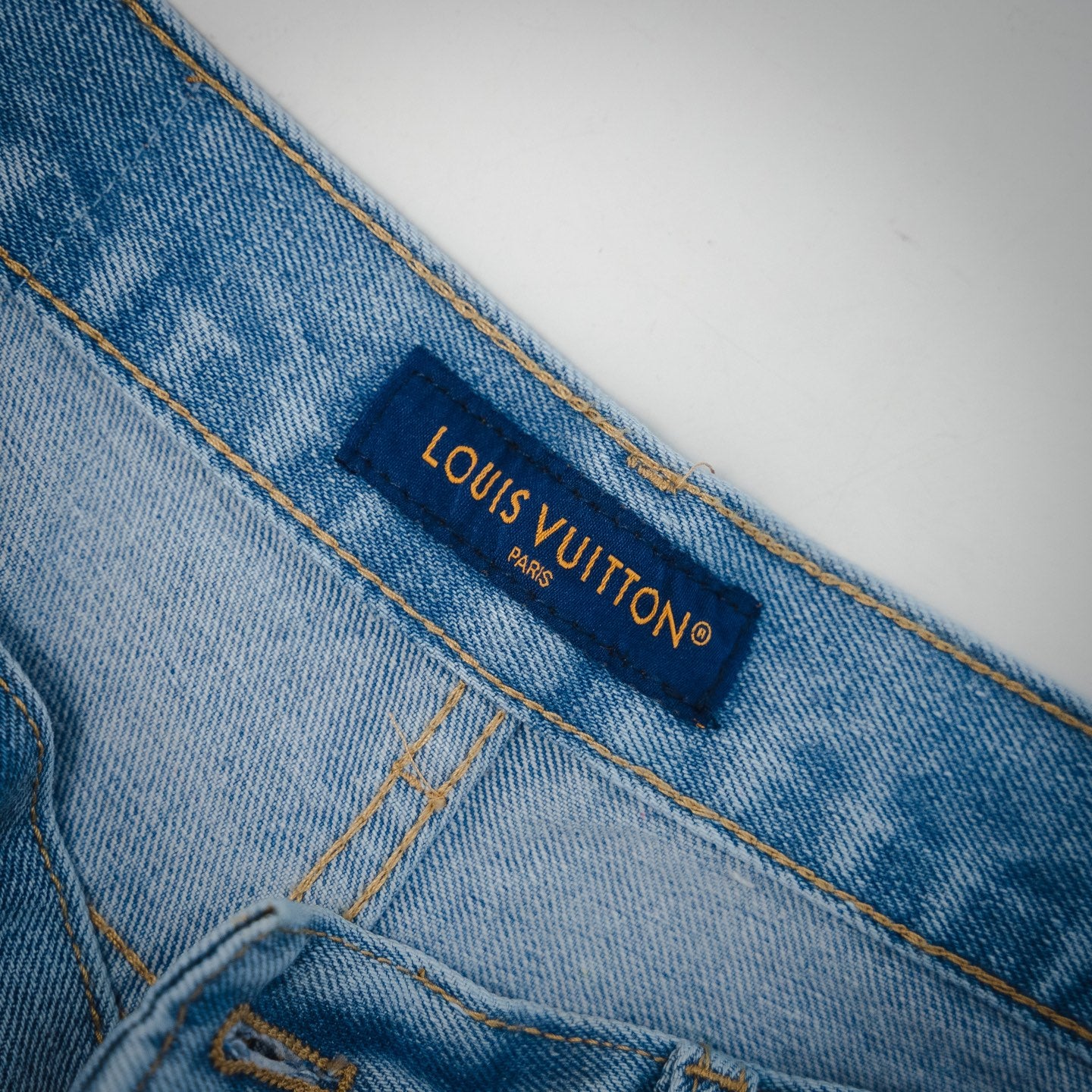 1V  pearl button denim shorts