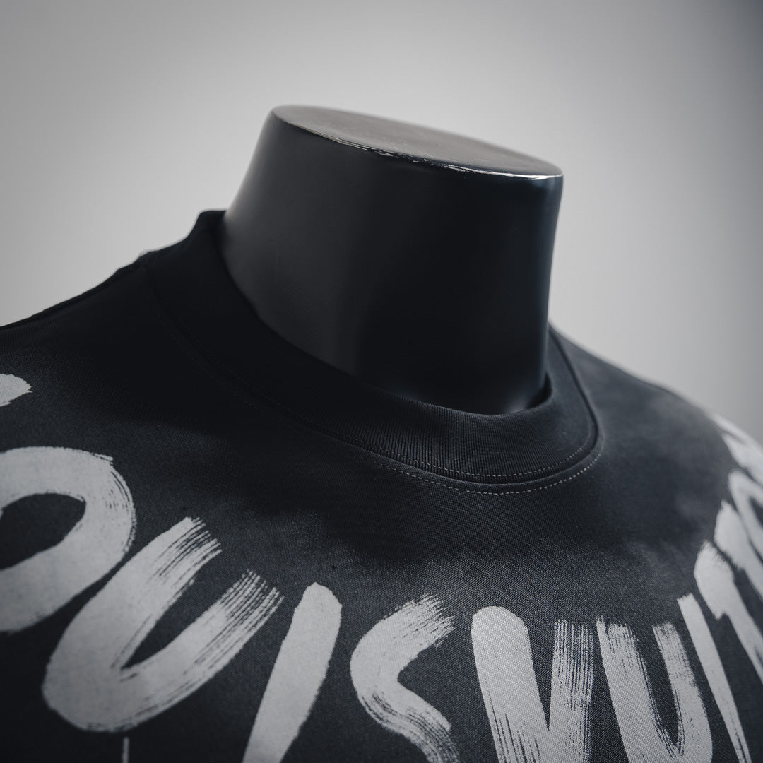 1V  25ss neckline graffiti letter print T-shirt