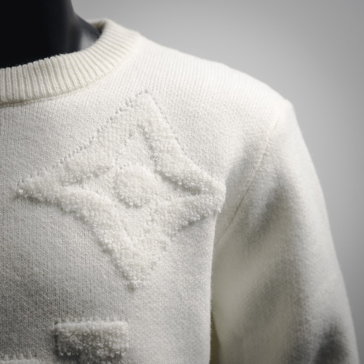 L 24FW Dunkler Muster-Logo Pullover Pullover 