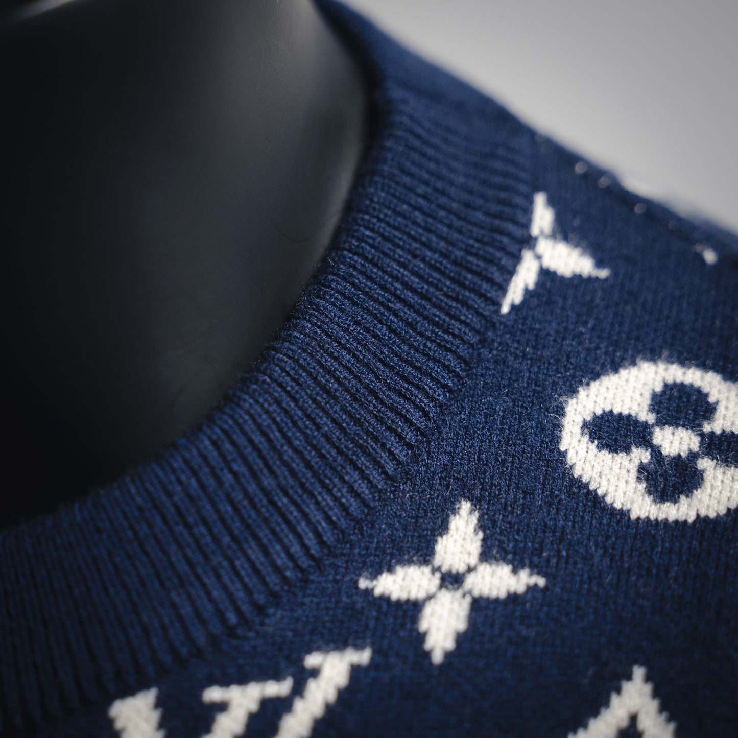 1V 24ss Chain Print Crew Neck Sweater
