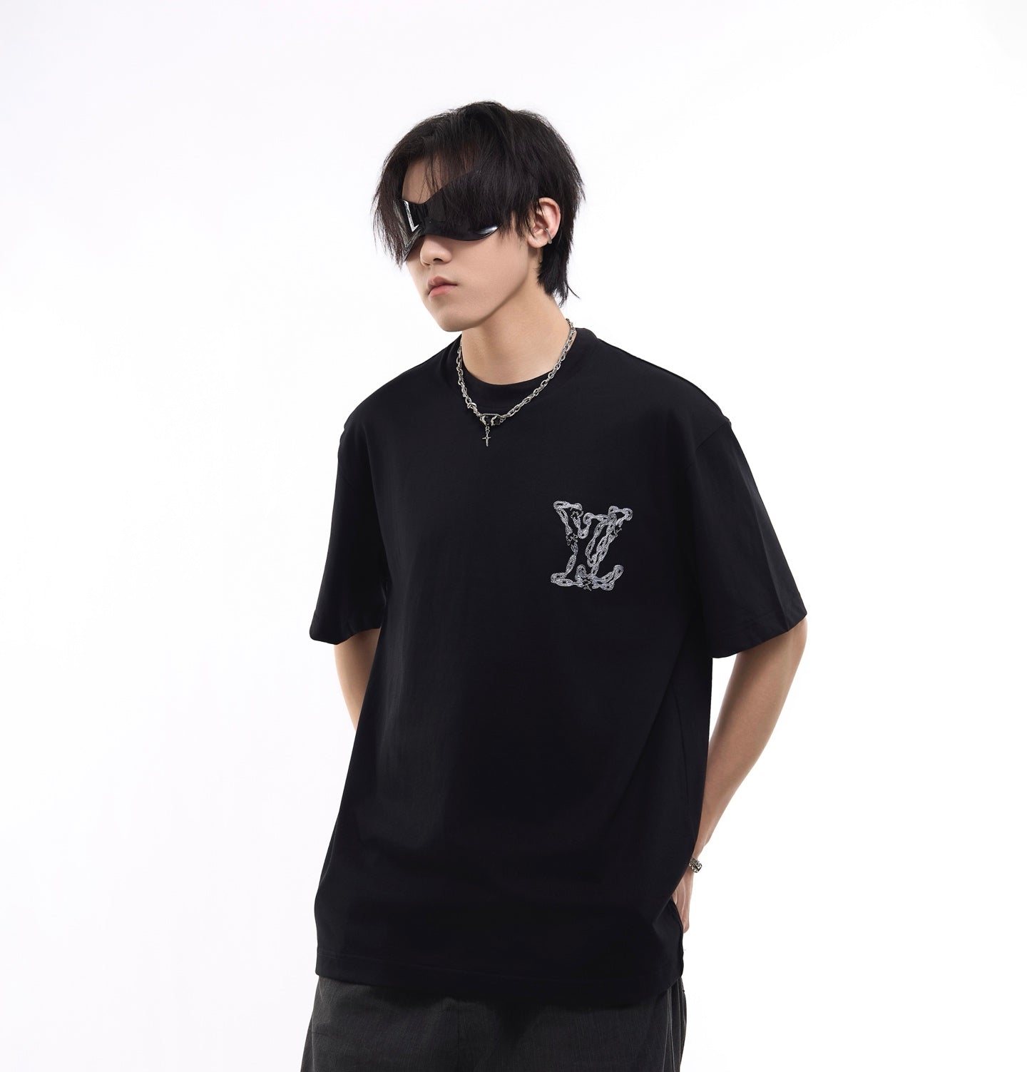 1V  Classic Chain Embroidered T-shirt