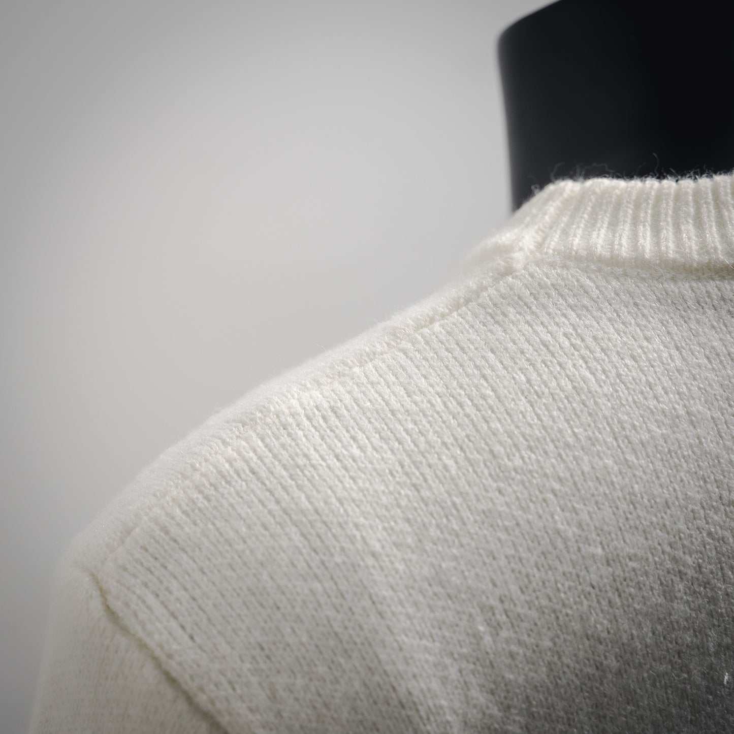 L 24FW Dunkler Muster-Logo Pullover Pullover 