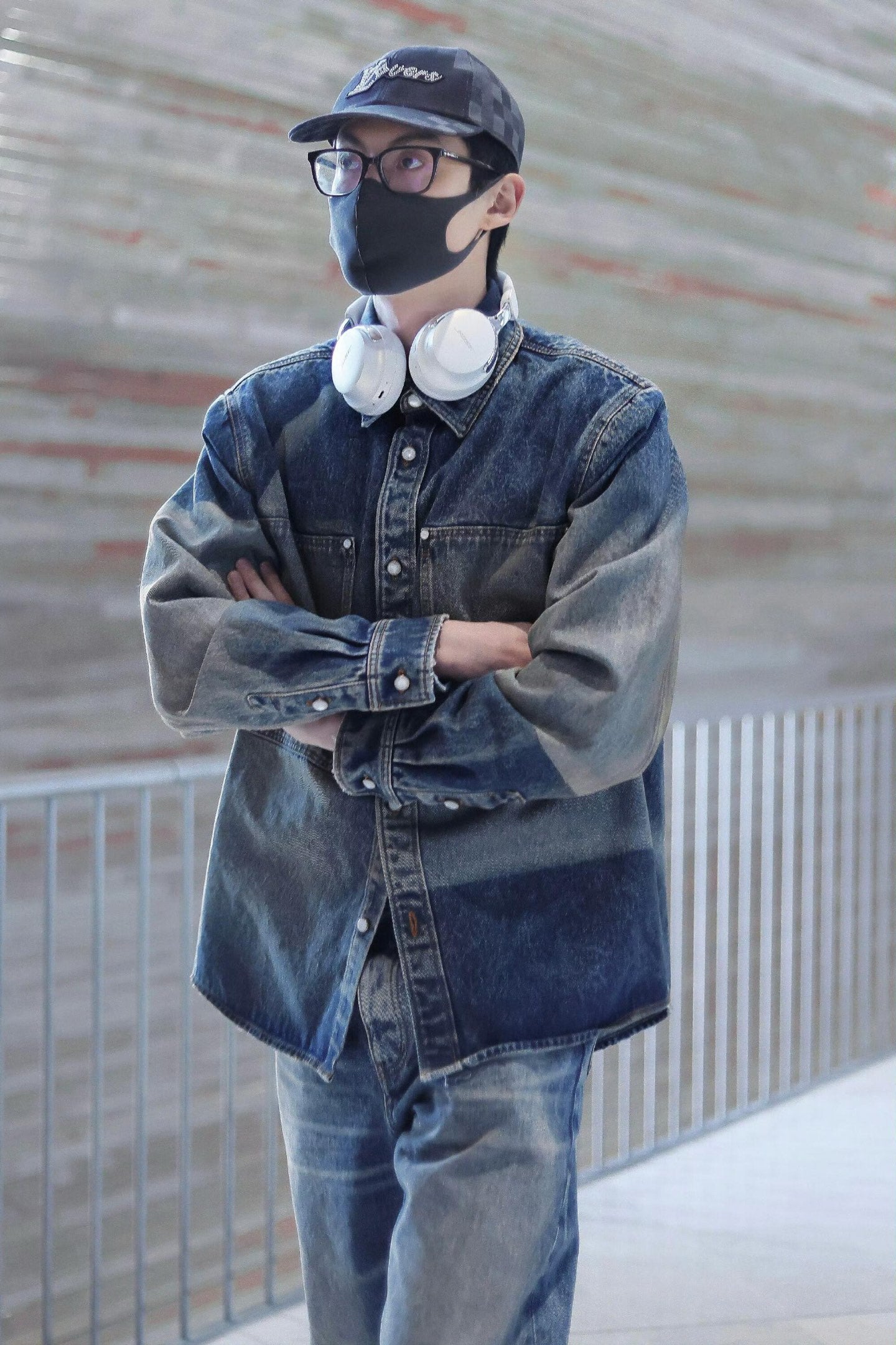 L 24FW sonnenverblasste Jeansjacke 