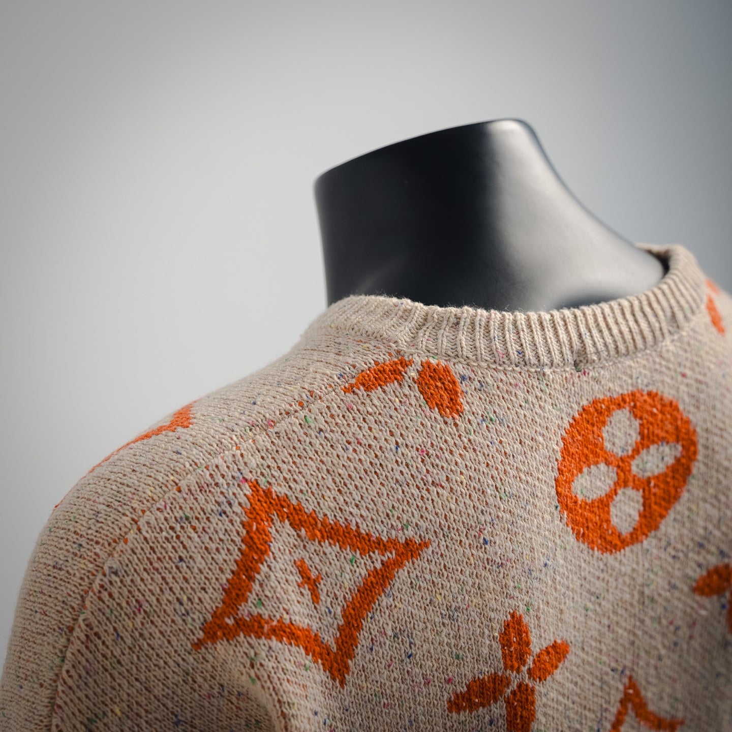 1V 24FW logo jacquard round neck sweater