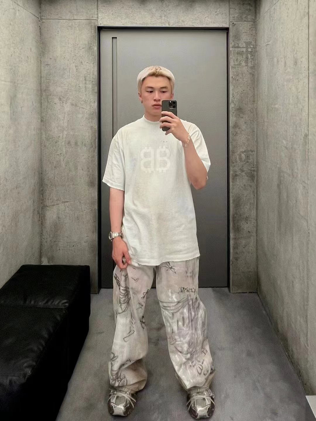 B 24FW catwalk style graffiti jeans
