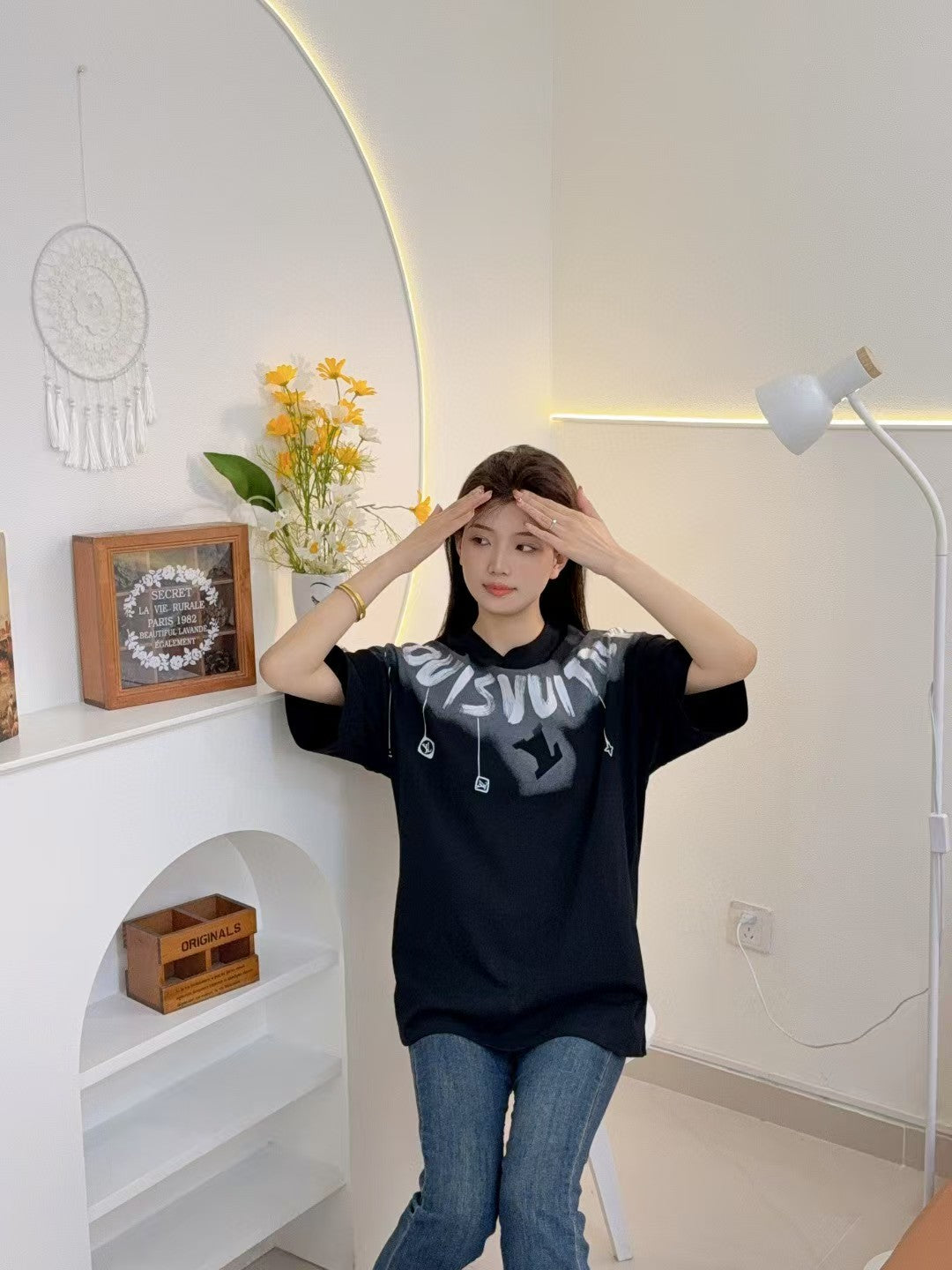 1V  25ss neckline graffiti letter print T-shirt