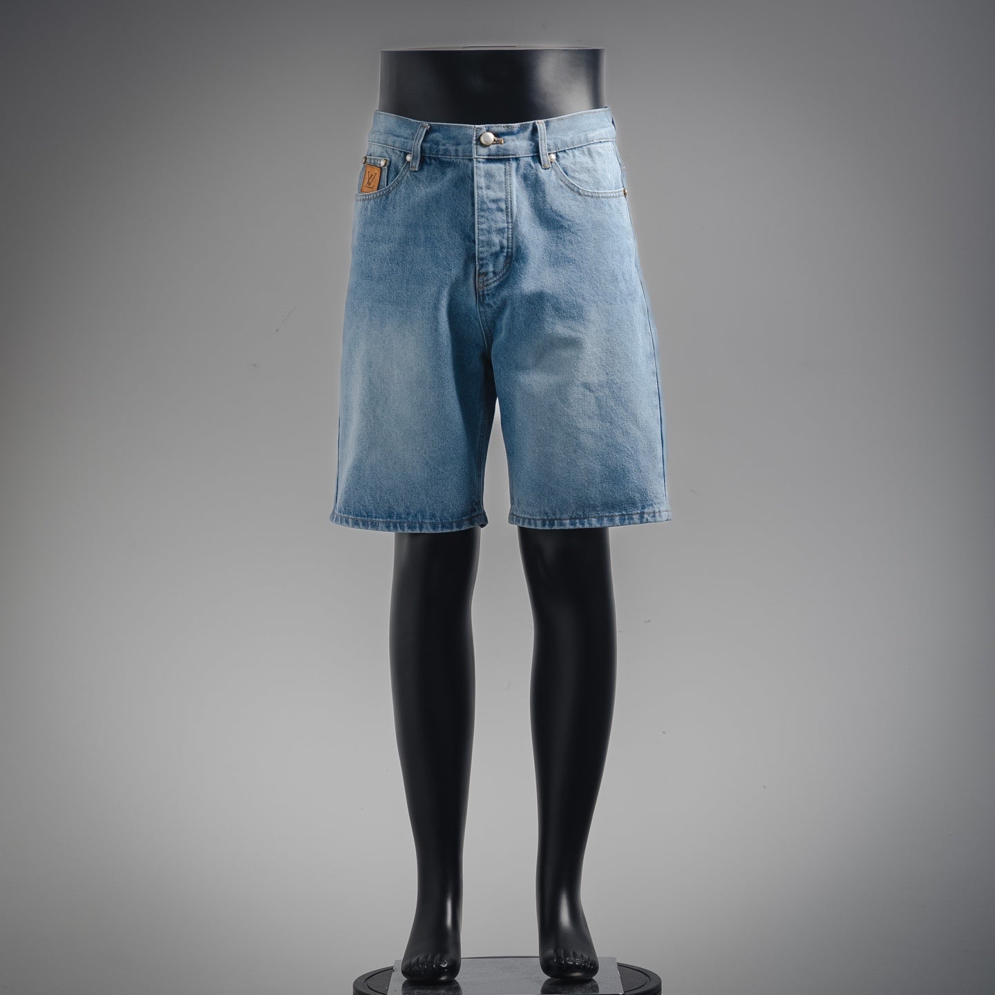 1V  pearl button denim shorts
