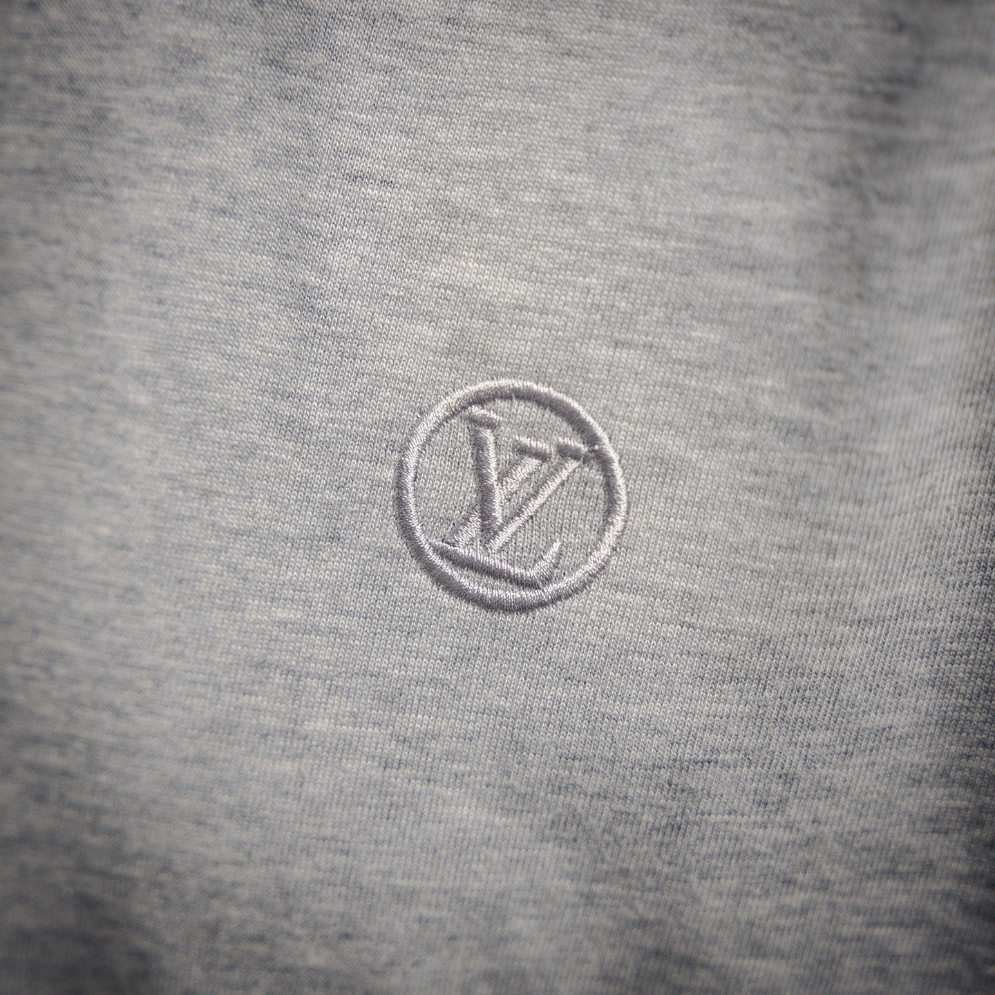 1V  Embroidered Logo T-shirt