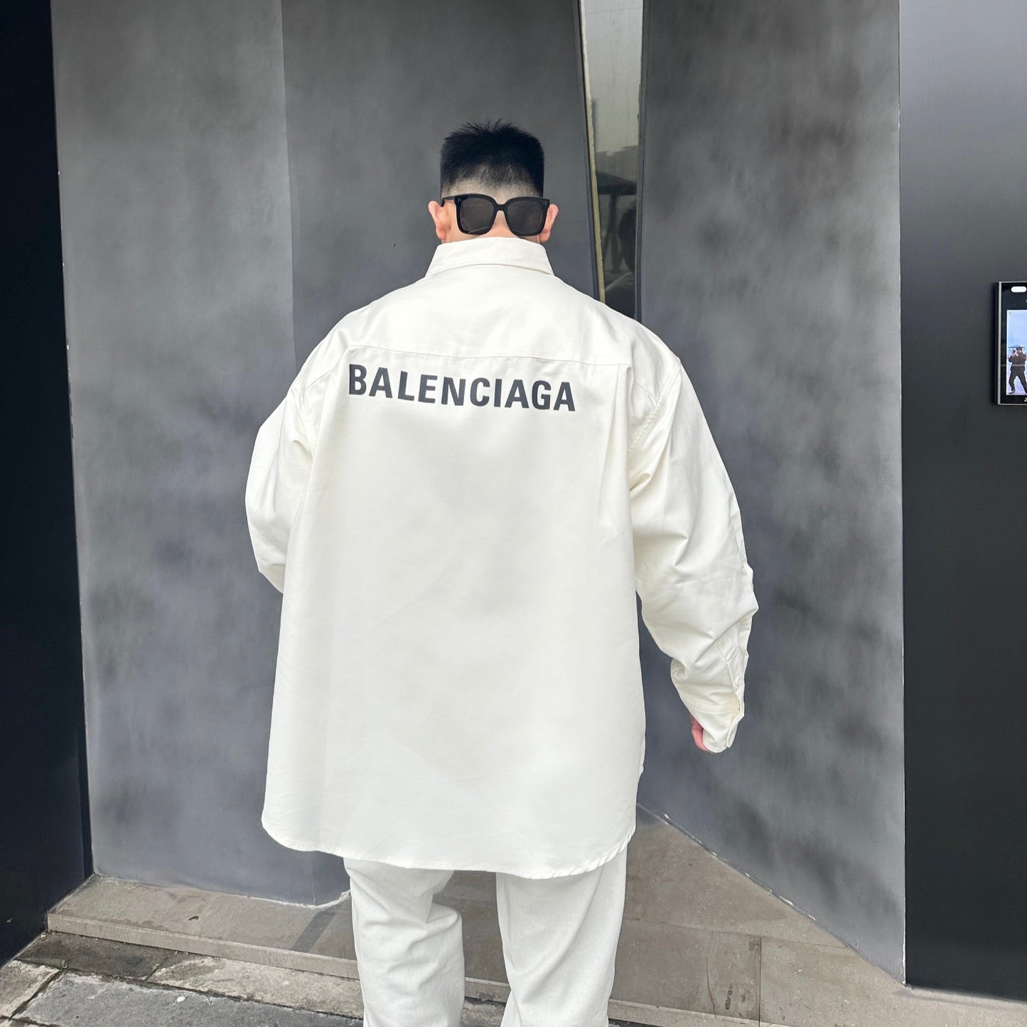 B  Letter printed long-sleeved shirt