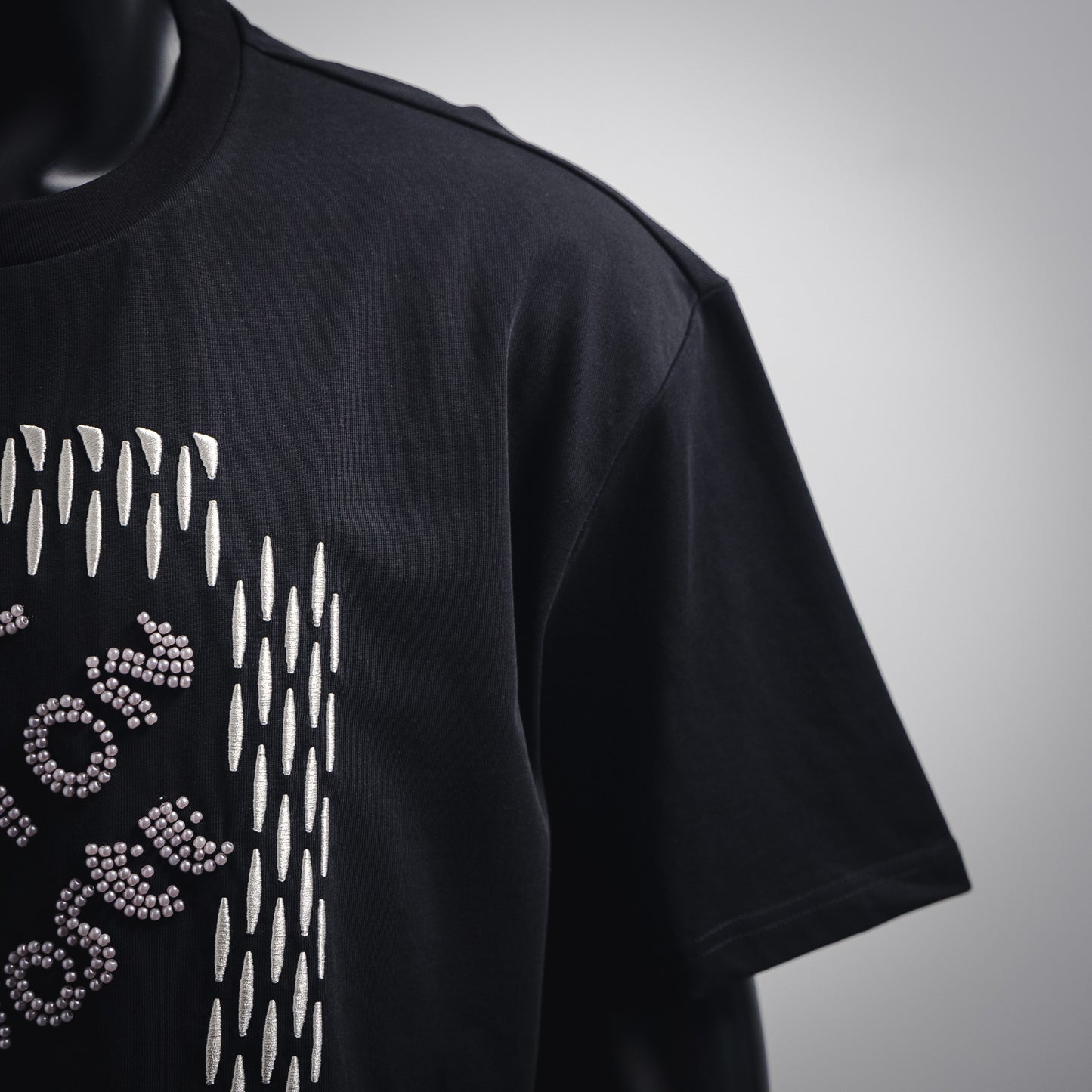 1V Embroidered Signature Cotton T-Shirt