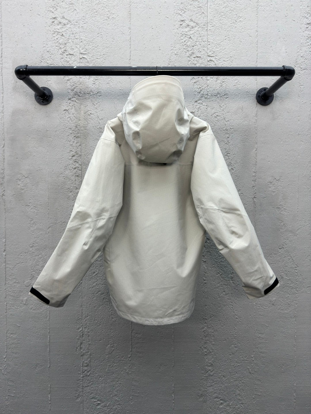 A  Alpha SV 6 Hardshell Sweatshirt Off-white