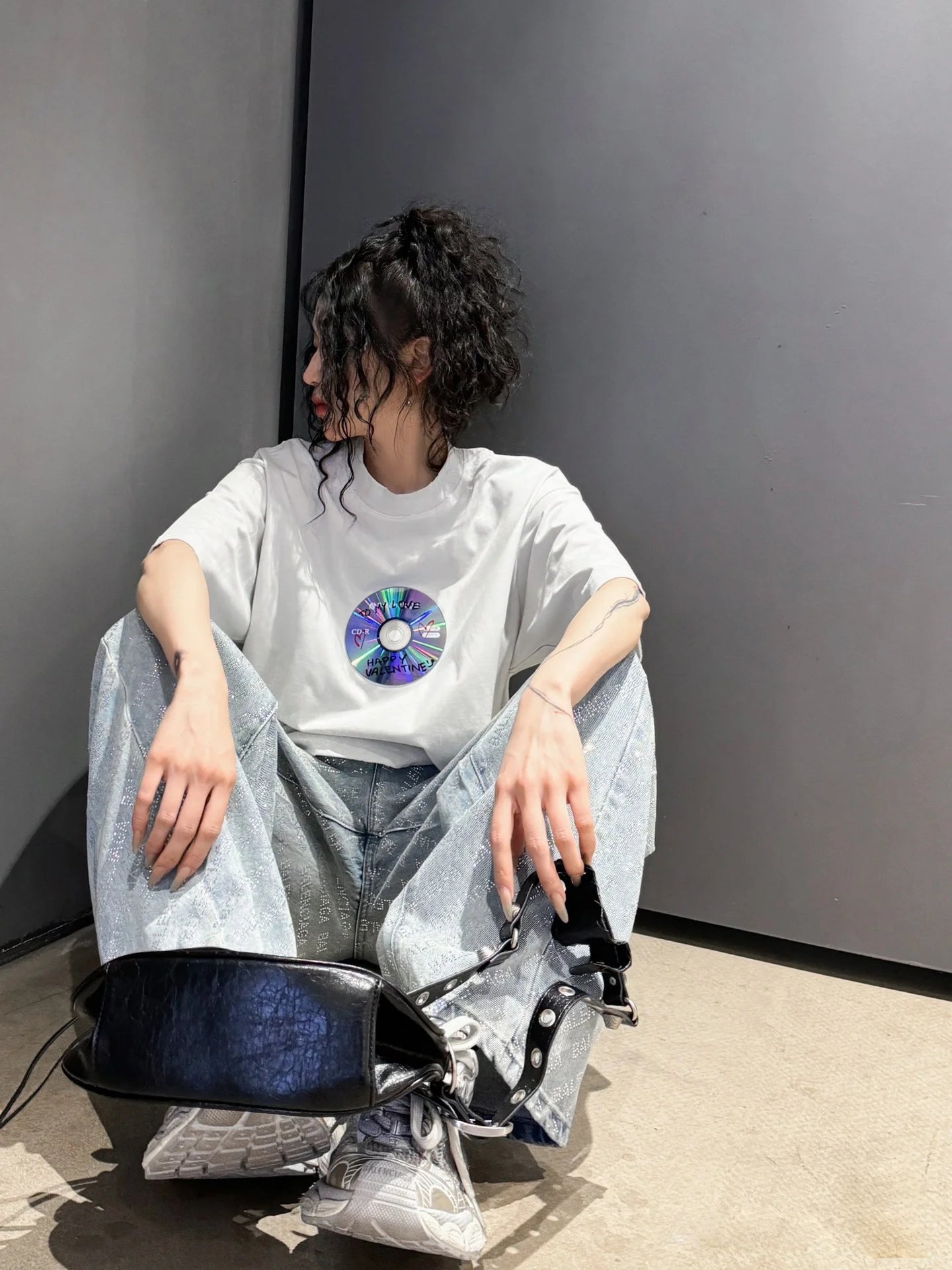 B  CD-ROM T-shirt
