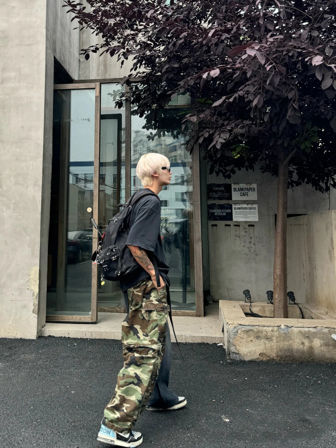 B  Camouflage Spliced Jeans
