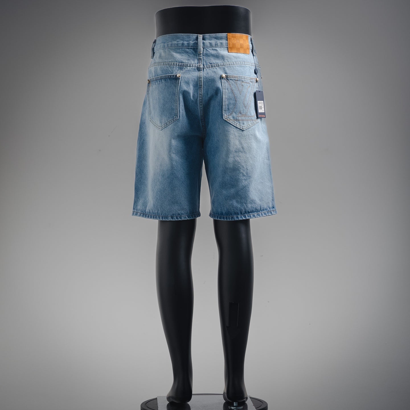 1V  pearl button denim shorts