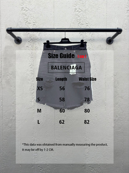B Short jeans with ripped holes