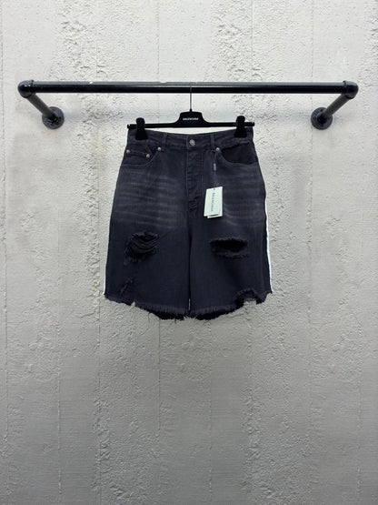 B Short jeans with ripped holes