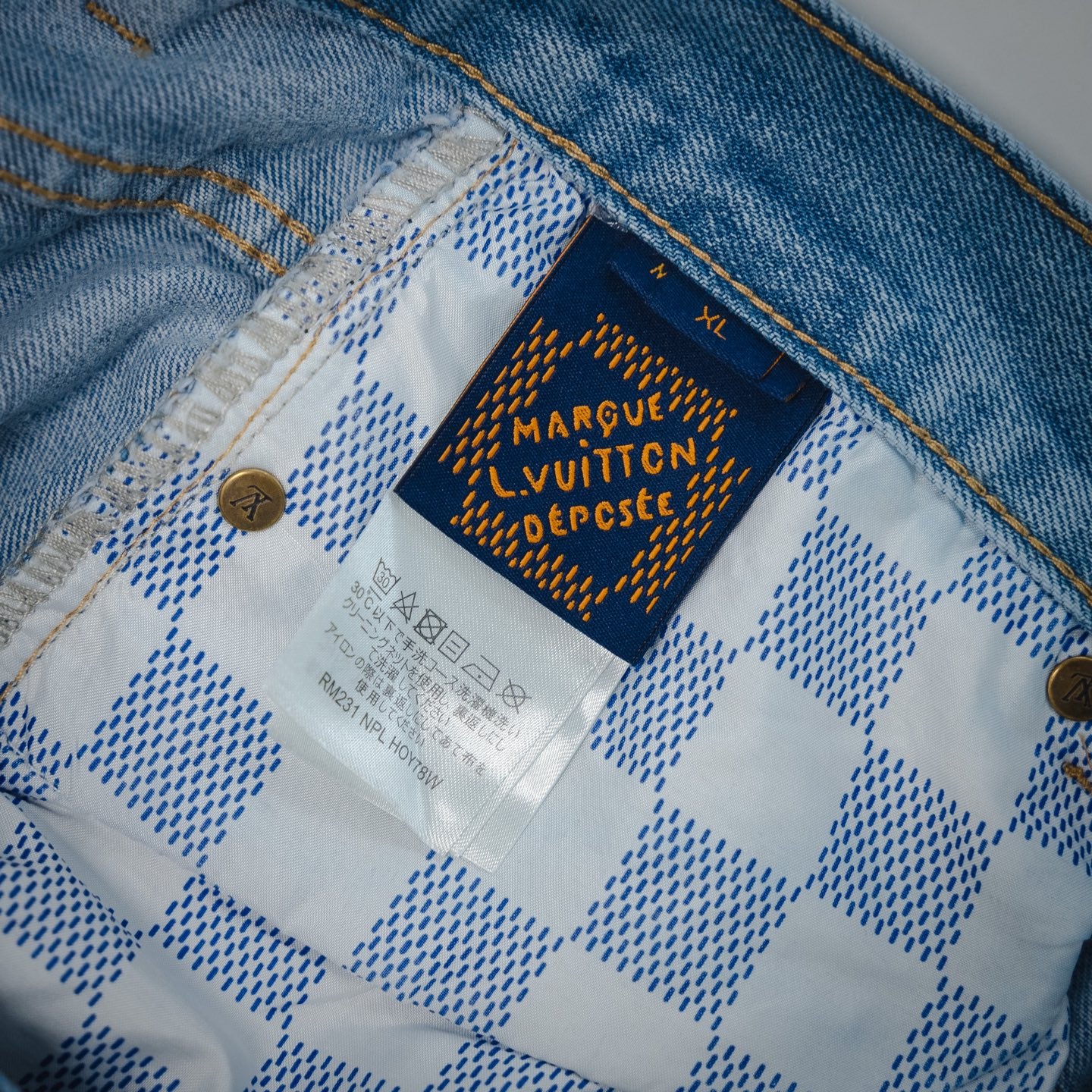 1V  pearl button denim shorts