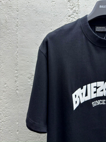 B  inverted letters embroidered logo T-shirt