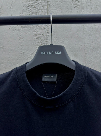 B  inverted letters embroidered logo T-shirt