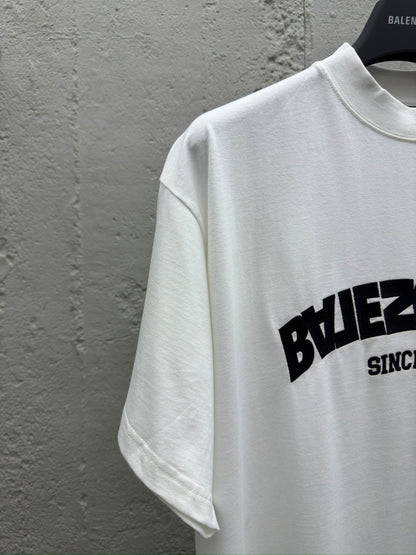 B  inverted letters embroidered logo T-shirt