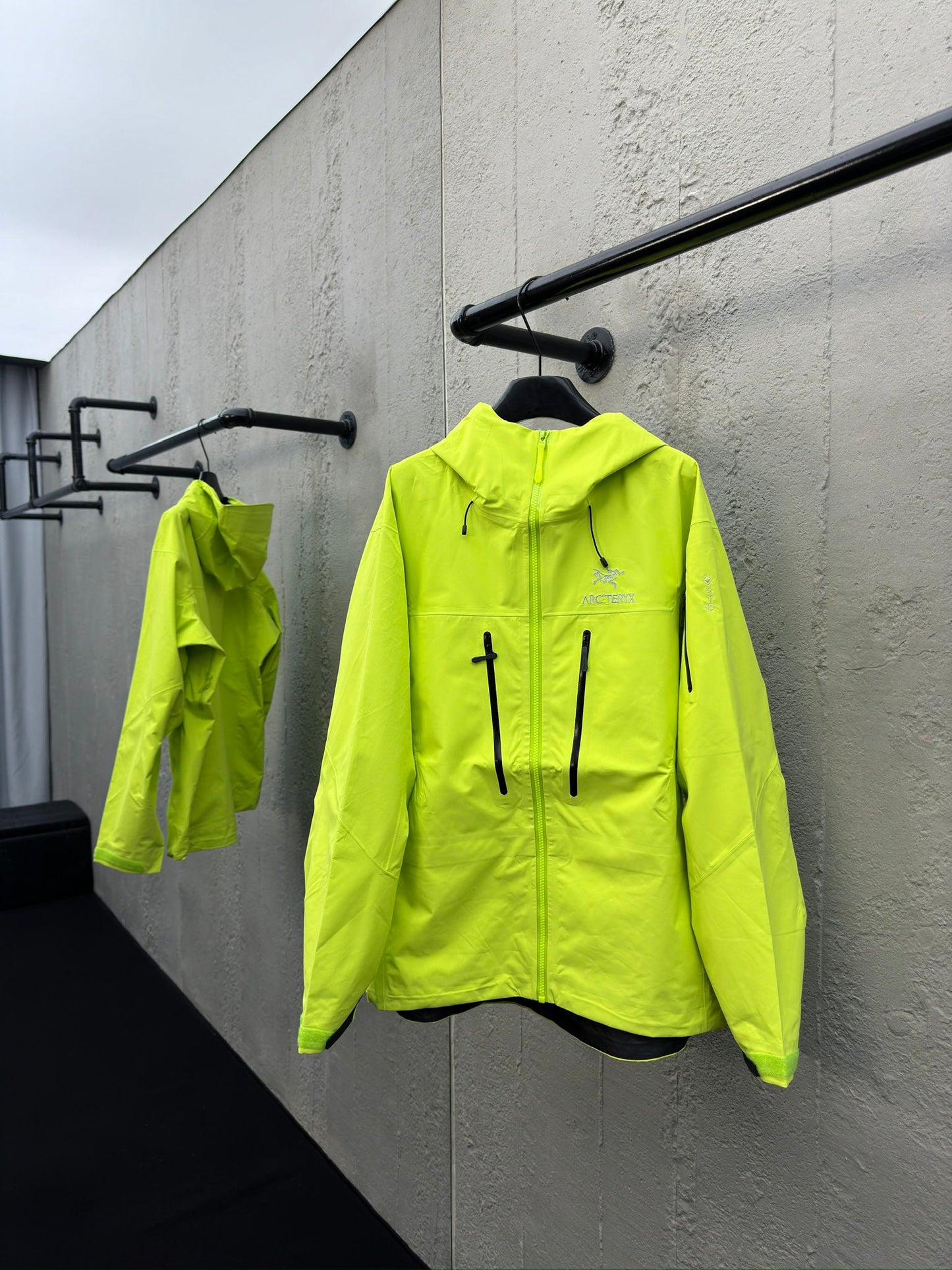 
A Alpha SV 6 Hardshell Sweatshirt Fluoreszierende Farbe