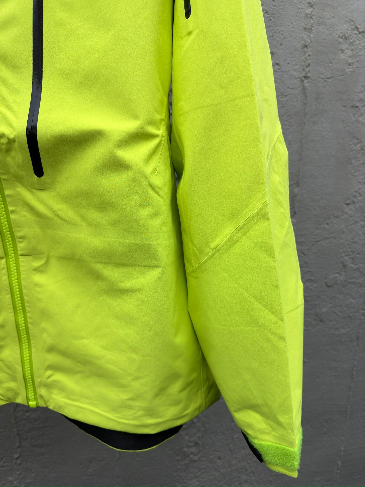 
A Alpha SV 6 Hardshell Sweatshirt Fluoreszierende Farbe