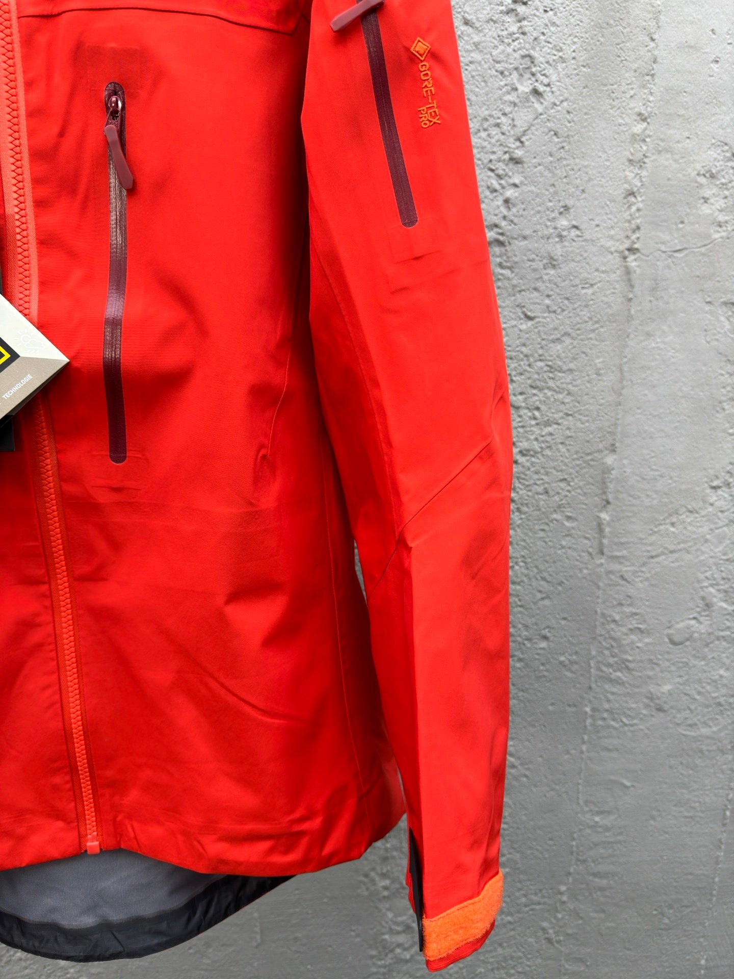A  Alpha SV 6 Hardshell Sweatshirt Red