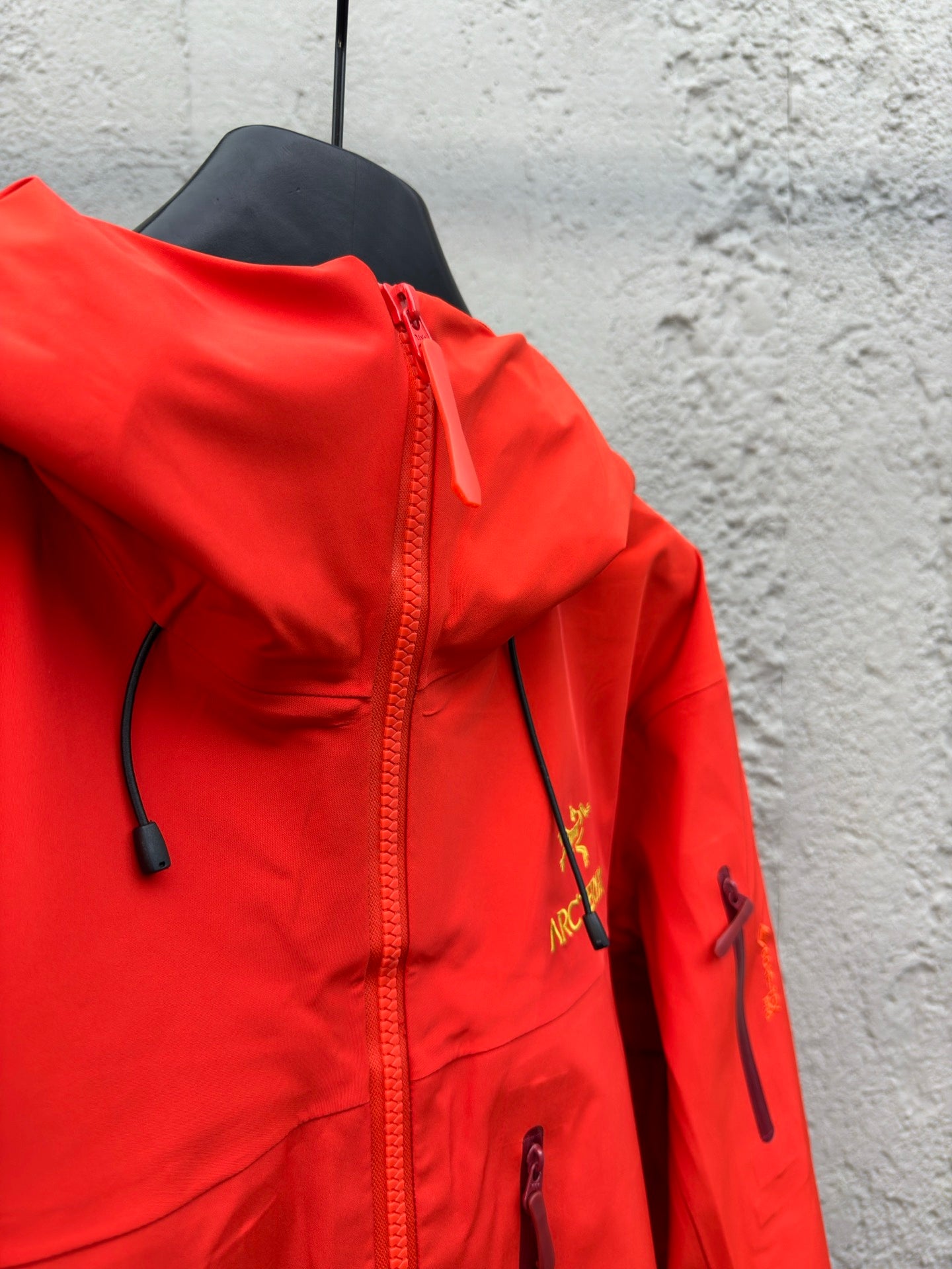 A  Alpha SV 6 Hardshell Sweatshirt Red