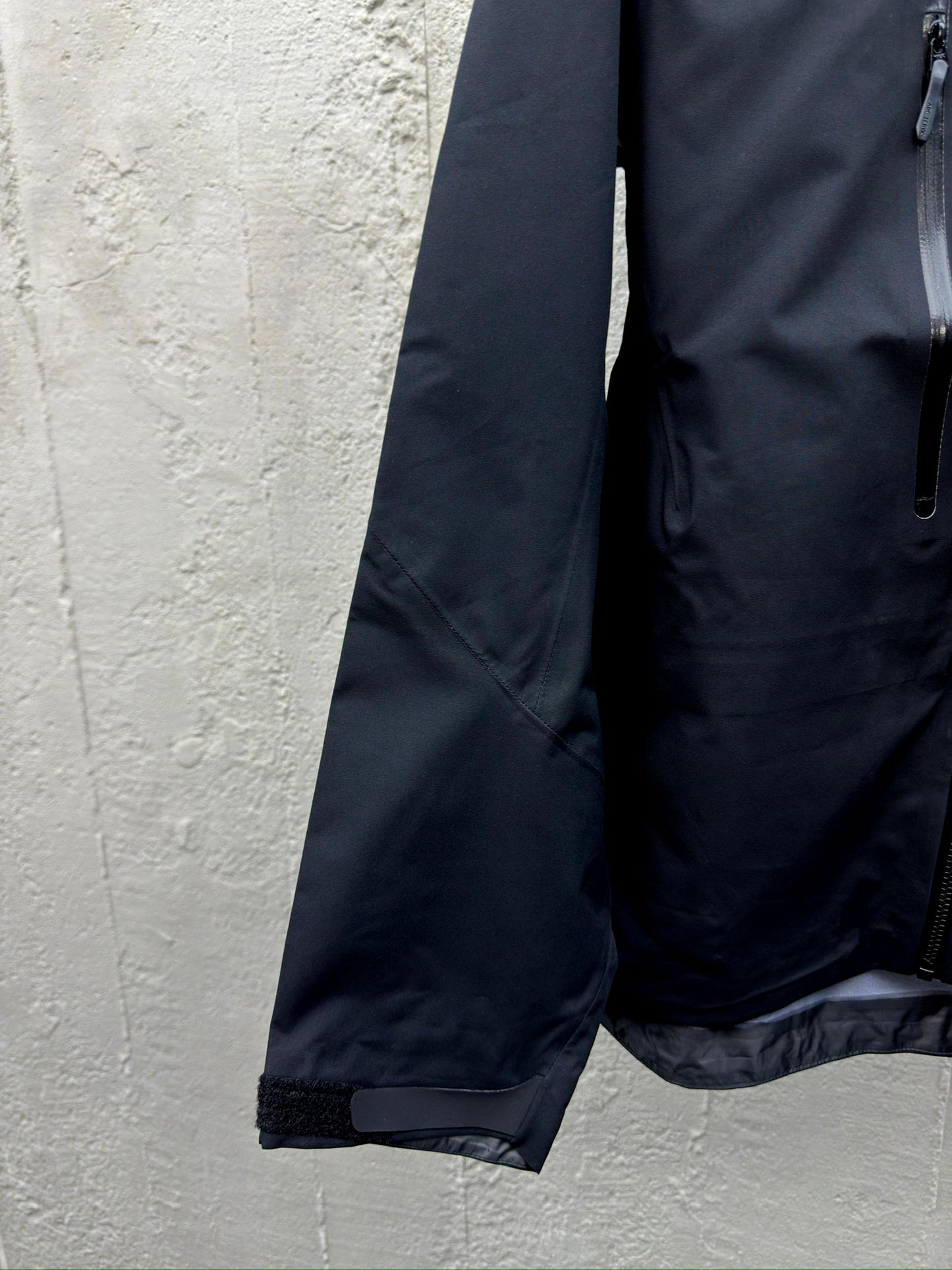 A  Alpha SV 6 Hardshell Sweatshirt Black