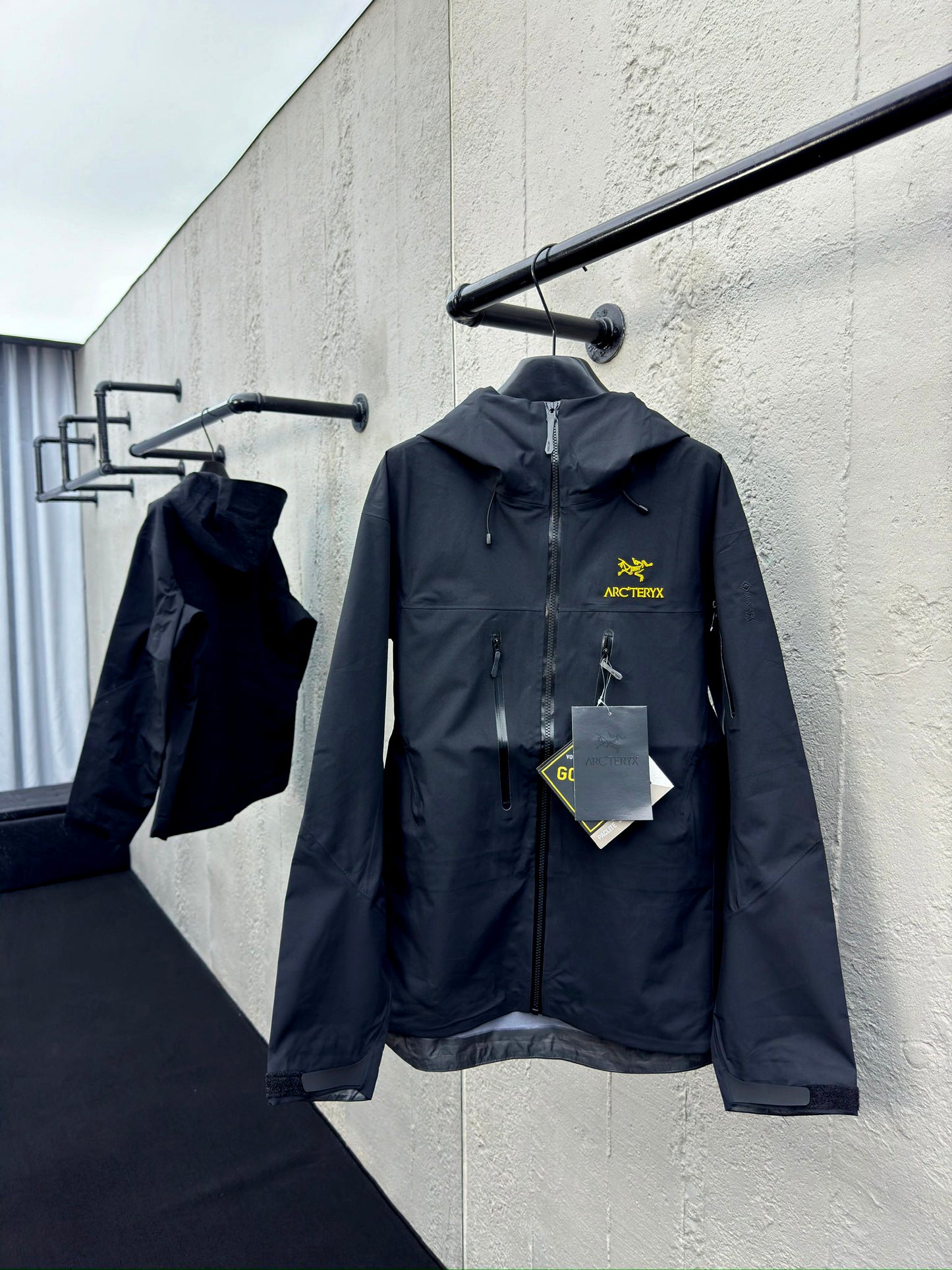 A  Alpha SV 6 Hardshell Sweatshirt Black