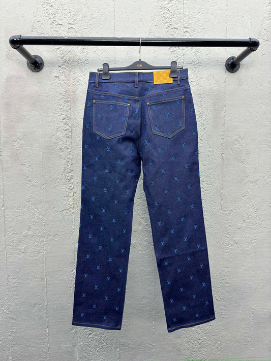 1V  embroidered logo jeans