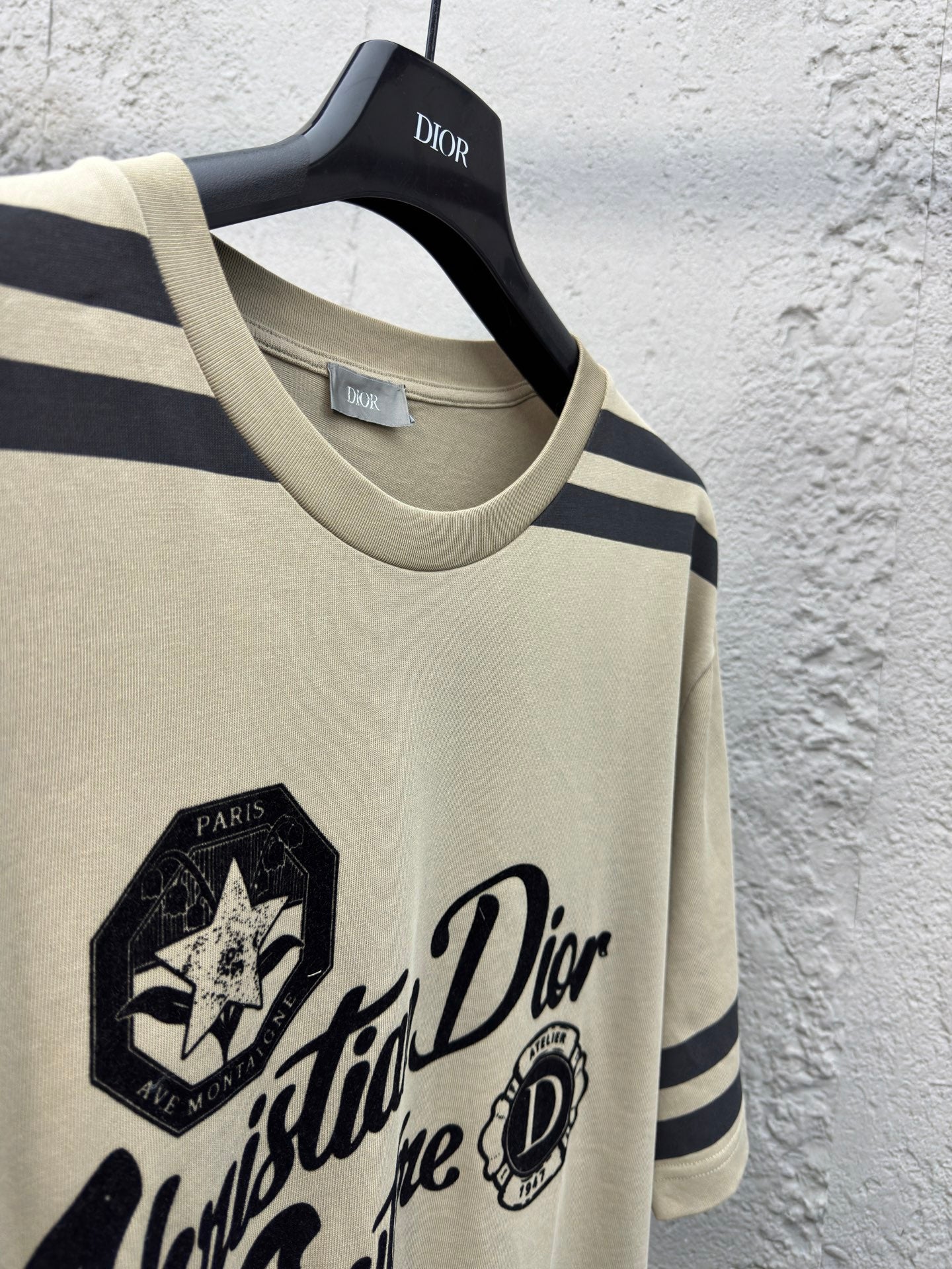 D Flocking short sleeve with five star emblem