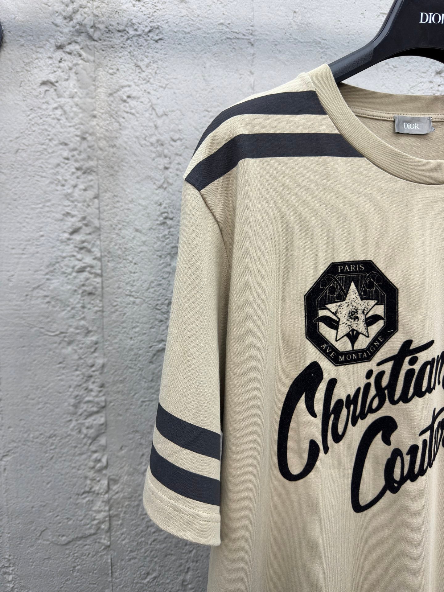 D Flocking short sleeve with five star emblem