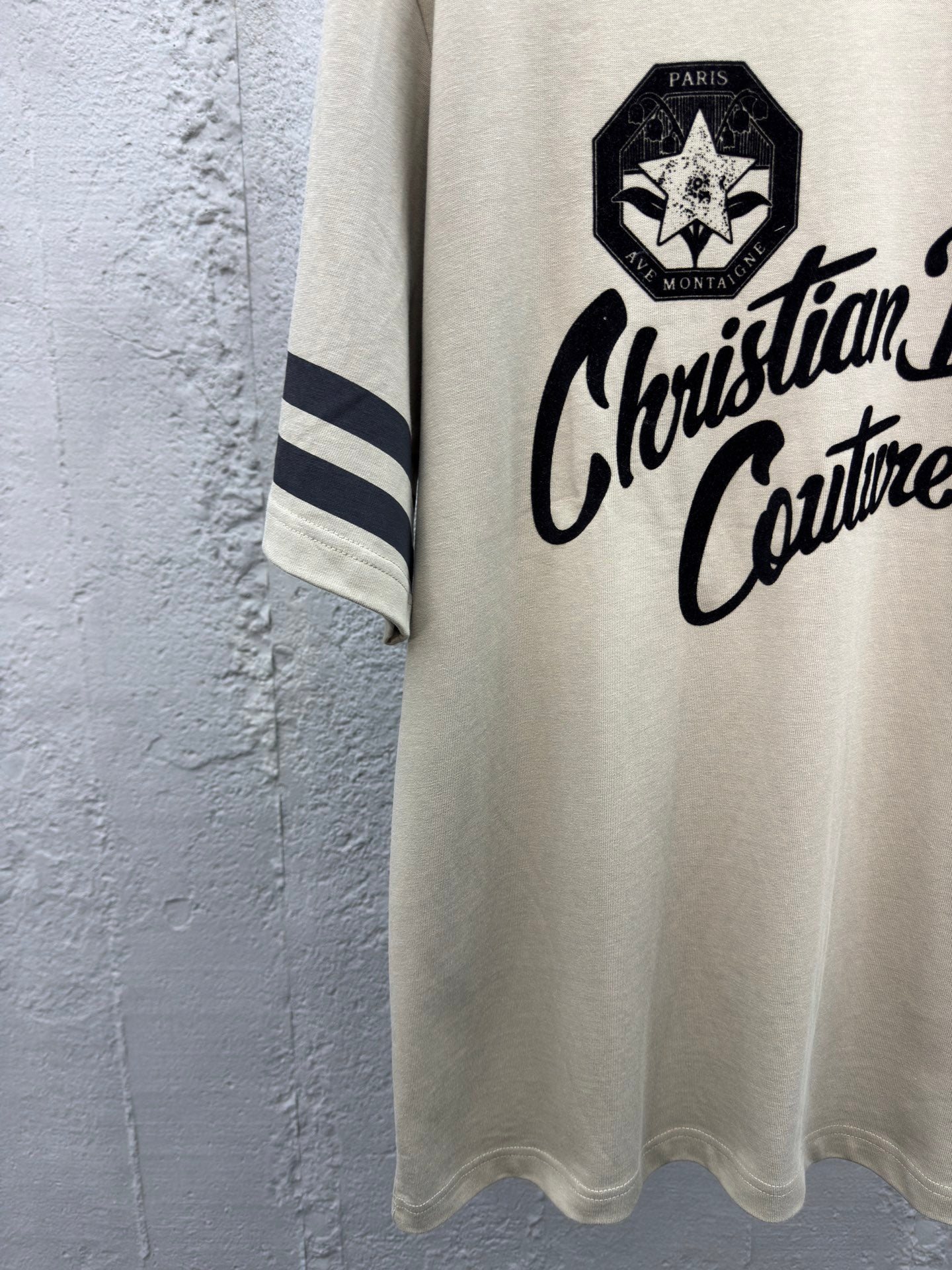 D Flocking short sleeve with five star emblem