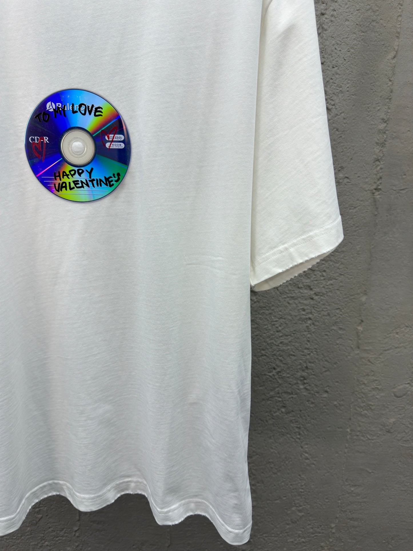 B  CD-ROM T-shirt