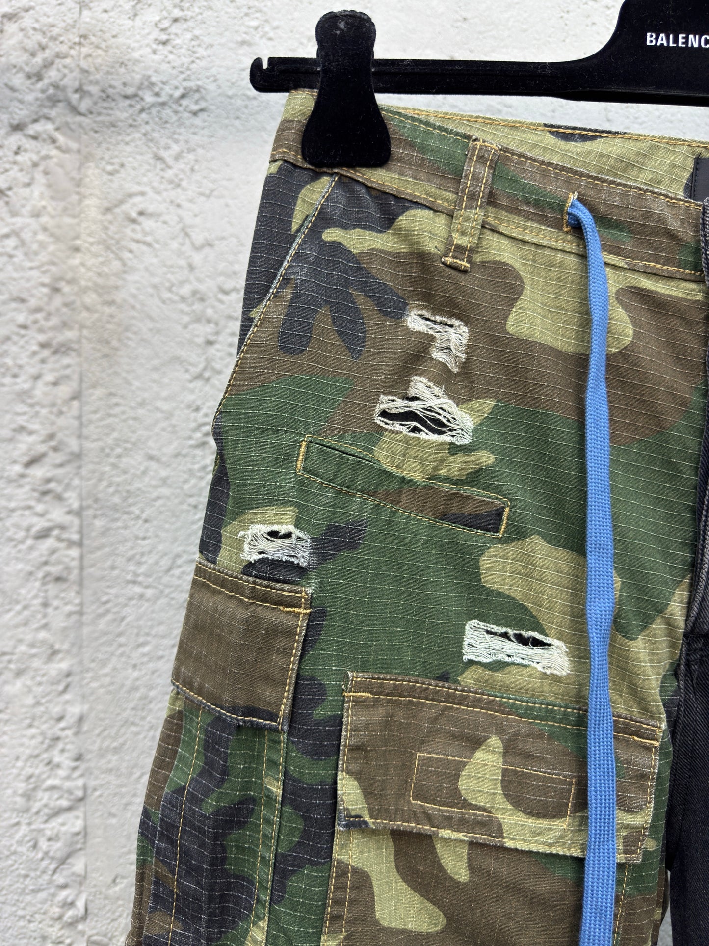 B  Camouflage Spliced Jeans