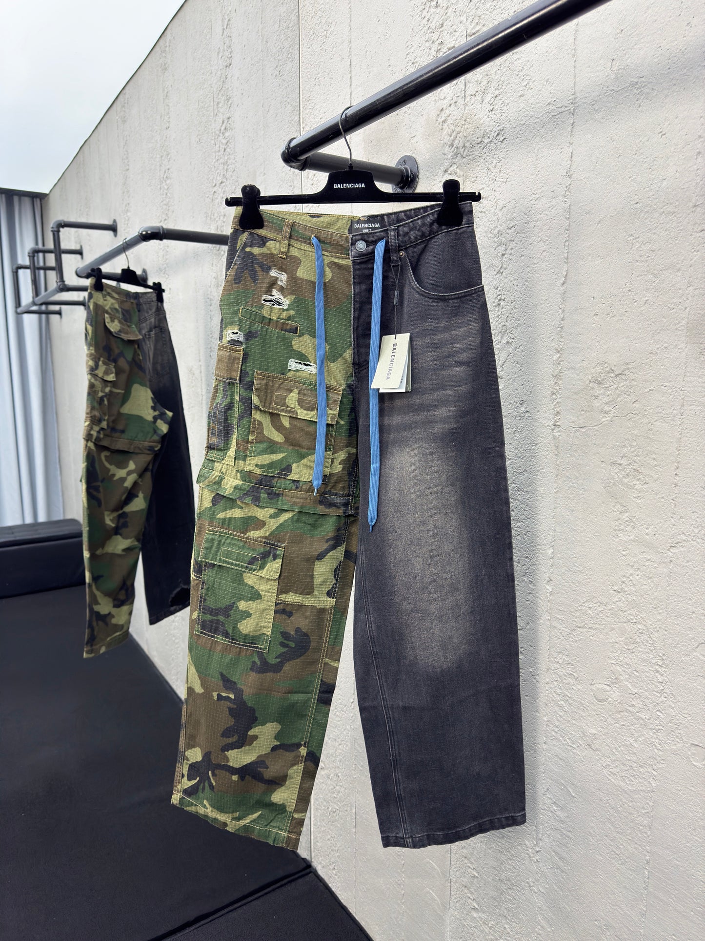 B  Camouflage Spliced Jeans