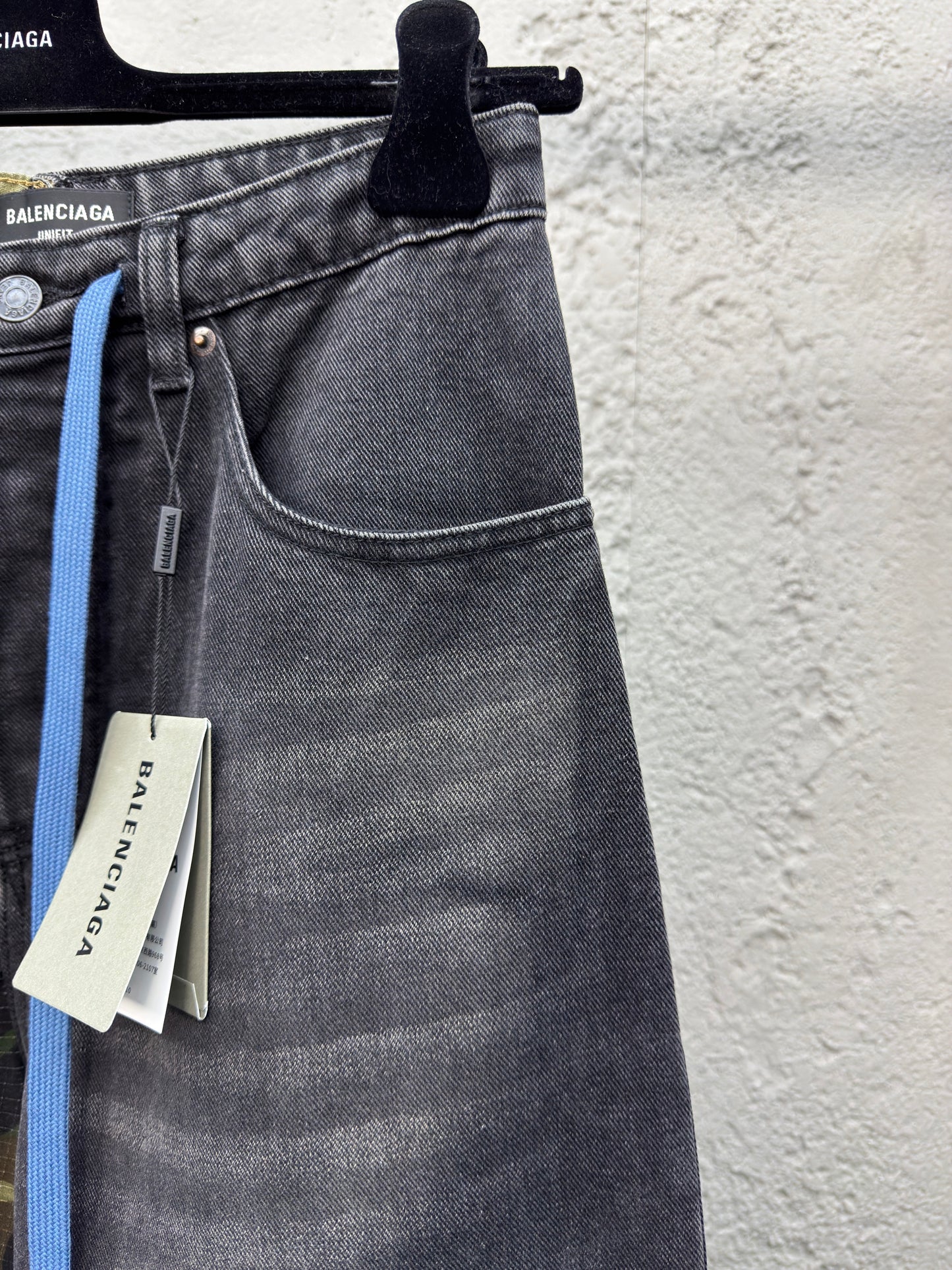 B  Camouflage Spliced Jeans